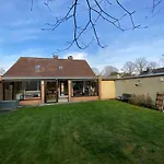 Haus Ostend Ganzes Mit Garten Ideal Fuer Zwei Erwachsene Und Zwei בית נופש
